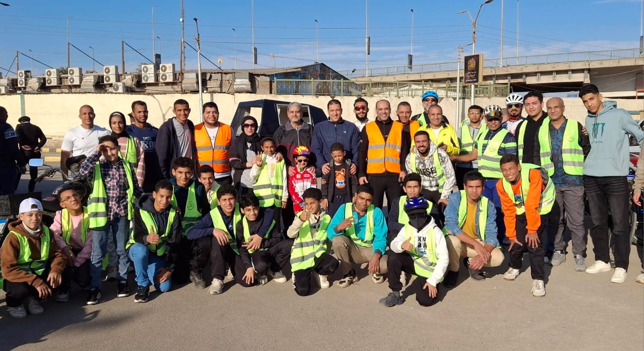 الشباب والرياة تحول الميادين والحدائق العامة إلى ساحات لممارسة الرياضة